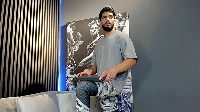 Snapshot of DannSaenz chatting on January 3, 9:05 pm DannSaenz online show from January 3, 9:05 pm