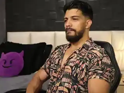 Snapshot of DannSaenz chatting on February 20, 12:47 pm DannSaenz online show from February 20, 12:47 pm
