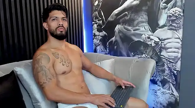 Snapshot of DannSaenz chatting on January 6, 1:19 pm DannSaenz online show from January 6, 1:19 pm