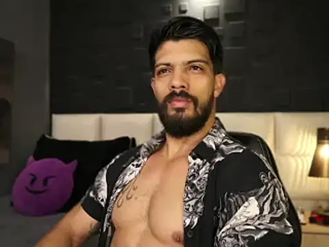 Snapshot of DannSaenz chatting on February 18, 11:22 am DannSaenz online show from February 18, 11:22 am