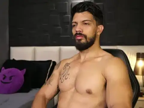 Snapshot of DannSaenz chatting on February 17, 11:02 am DannSaenz online show from February 17, 11:02 am