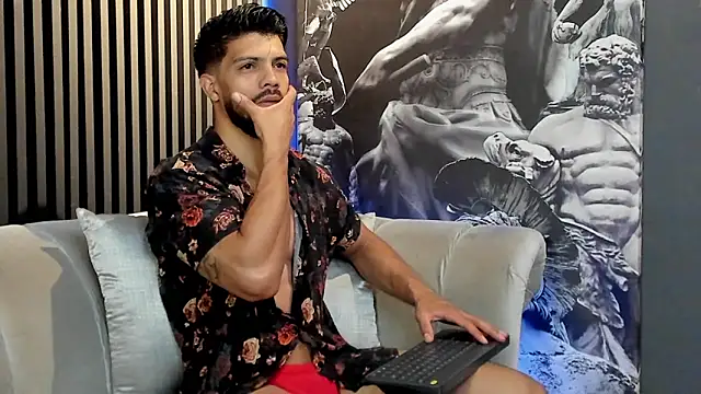 Snapshot of DannSaenz chatting on December 31, 10:48 am DannSaenz online show from December 31, 10:48 am