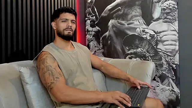 Snapshot of DannSaenz chatting on December 20, 9:28 pm DannSaenz online show from December 20, 9:28 pm