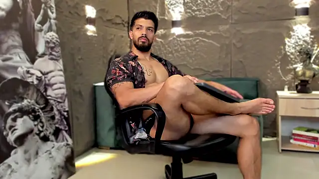 Snapshot of DannSaenz chatting on February 27, 12:41 am DannSaenz online show from February 27, 12:41 am