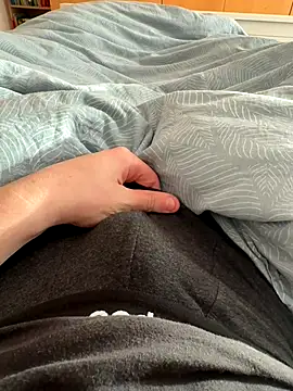 uhojo online show from October 7, 4:00 pm