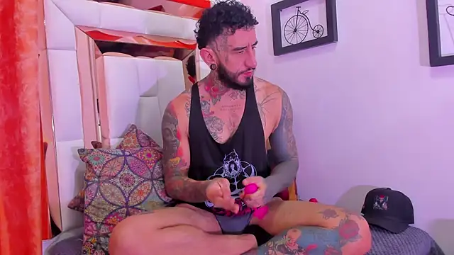 dilan scootk  online show from June 8, 1:23 pm