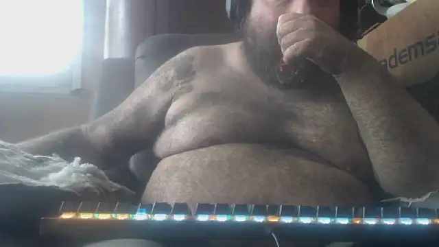 Snapshot of hairyhulk chatting on October 10, 8:45 pm hairyhulk online show from October 10, 8:45 pm
