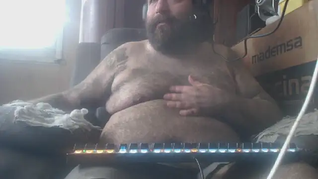 Snapshot of hairyhulk chatting on October 9, 8:36 pm hairyhulk online show from October 9, 8:36 pm