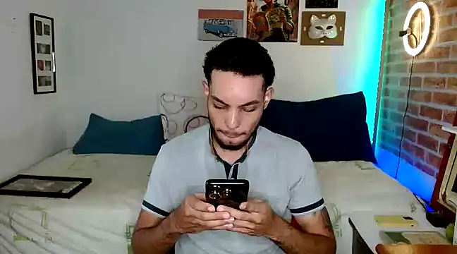 Snapshot of colinbrown chatting on February 14, 7:23 pm colinbrown online show from February 14, 7:23 pm