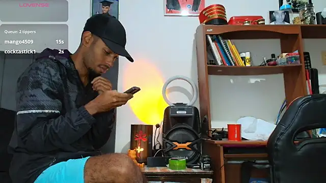 Snapshot of colinbrown chatting on October 7, 11:47 am colinbrown online show from October 7, 11:47 am