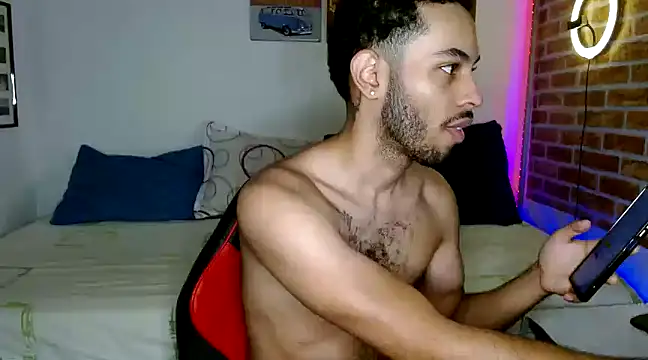 Snapshot of colinbrown chatting on February 6, 11:43 am colinbrown online show from February 6, 11:43 am