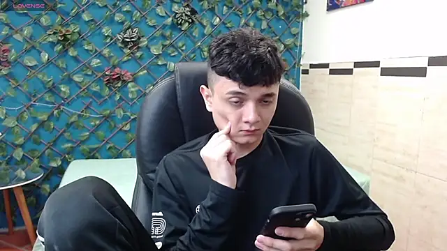 Snapshot of Waturox chatting on February 22, 7:10 pm Waturox online show from February 22, 7:10 pm