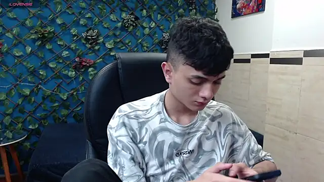 Snapshot of Waturox chatting on January 9, 7:18 pm Waturox online show from January 9, 7:18 pm