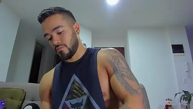 Snapshot of Alexander_Martines chatting on December 6, 11:58 pm Alexander Martines online show from December 6, 11:58 pm