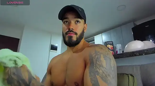 Snapshot of Alexander_Martines chatting on February 16, 10:54 pm Alexander Martines online show from February 16, 10:54 pm