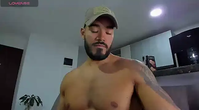 Snapshot of Alexander_Martines chatting on February 2, 11:11 pm Alexander Martines online show from February 2, 11:11 pm