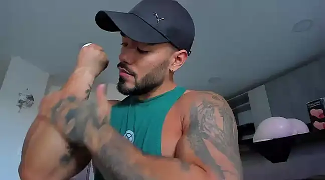 Snapshot of Alexander_Martines chatting on January 6, 10:05 pm Alexander Martines online show from January 6, 10:05 pm