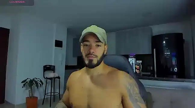 Snapshot of Alexander_Martines chatting on March 13, 12:27 am Alexander Martines online show from March 13, 12:27 am