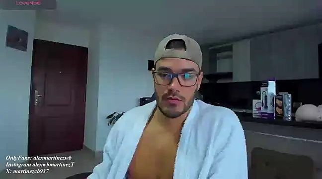 Snapshot of Alexander_Martines chatting on March 19, 10:31 pm Alexander Martines online show from March 19, 10:31 pm