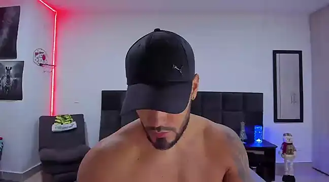 Snapshot of Alexander_Martines chatting on December 24, 12:33 am Alexander Martines online show from December 24, 12:33 am