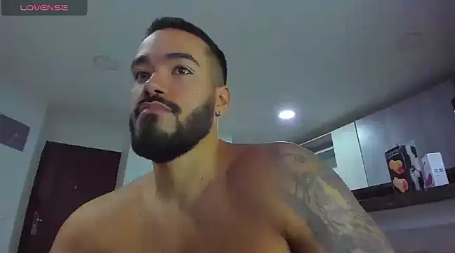 Snapshot of Alexander_Martines chatting on February 16, 12:11 am Alexander Martines online show from February 16, 12:11 am