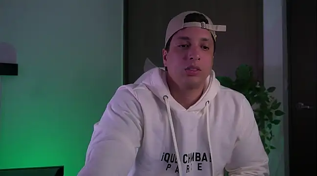 Snapshot of appolo_allen chatting on December 15, 3:45 am appolo allen online show from December 15, 3:45 am