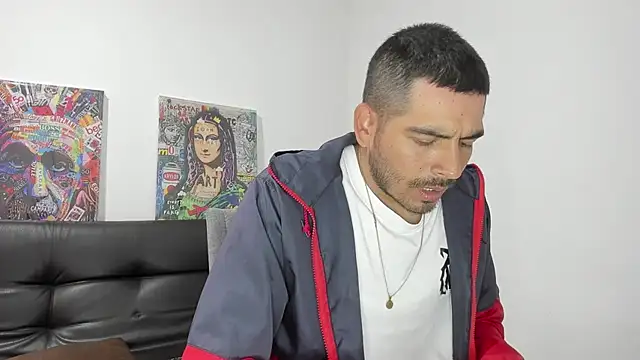 Snapshot of Himoreno25 chatting on October 20, 8:35 pm Himoreno25 online show from October 20, 8:35 pm