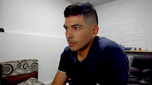 Snapshot of Himoreno25 chatting on December 9, 9:54 pm Himoreno25 online show from December 9, 9:54 pm