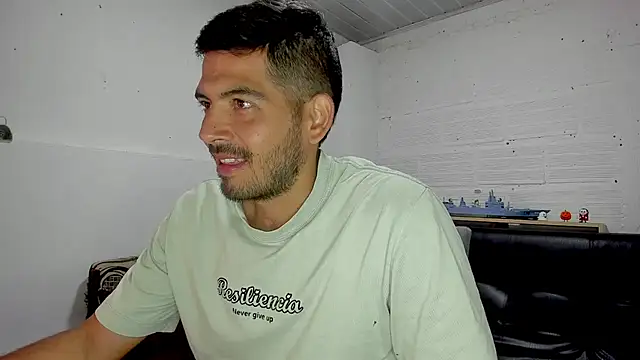 Snapshot of Himoreno25 chatting on February 1, 9:19 pm Himoreno25 online show from February 1, 9:19 pm