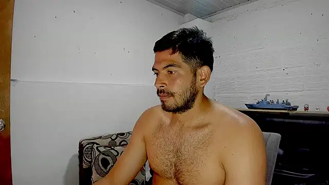 Snapshot of Himoreno25 chatting on March 17, 9:13 pm Himoreno25 online show from March 17, 9:13 pm