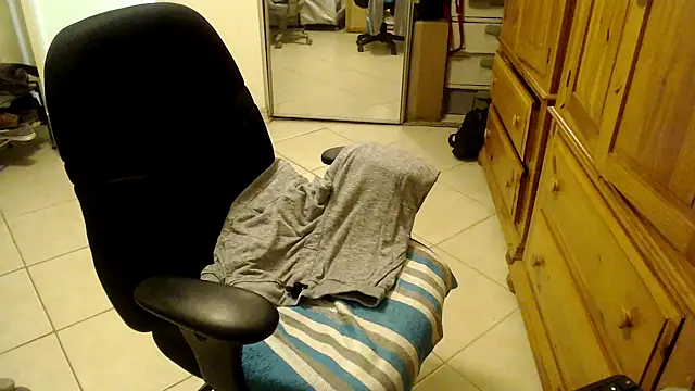 Snapshot of joeydee1 chatting on February 16, 2:54 pm joeydee1 online show from February 16, 2:54 pm