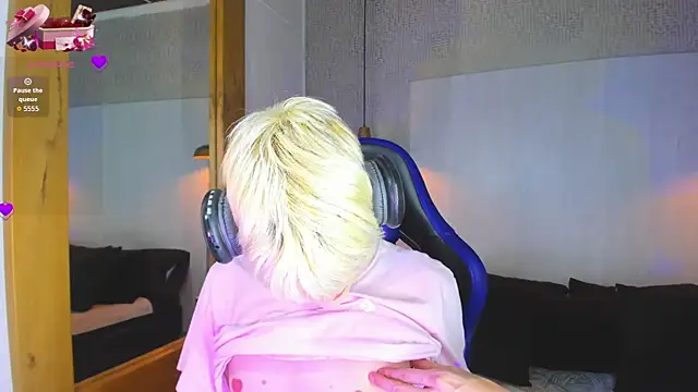 VladHellsing4 online show from April 2, 3:31 pm