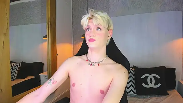 VladHellsing4 online show from February 25, 2:07 pm