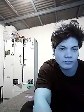 Snapshot of Xtrem3HARDxxx chatting on March 12, 2:31 am Xtrem3HARDxxx online show from March 12, 2:31 am
