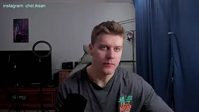 Snapshot of Bruno_Banani chatting on February 17, 12:59 pm Bruno Banani online show from February 17, 12:59 pm