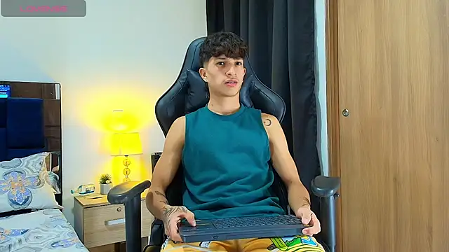  CamiloBass online show from April 26, 12:19 am