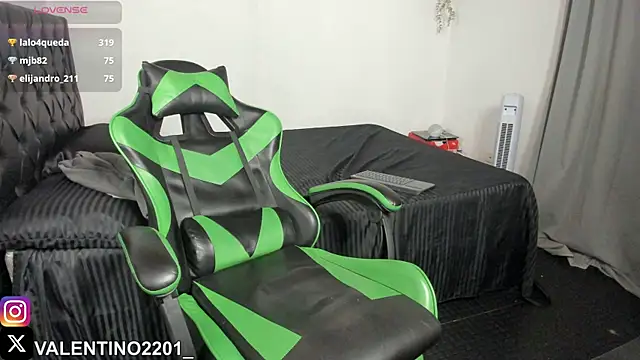 Snapshot of Valentino_Xander chatting on September 19, 1:39 am Valentino Xander online show from September 19, 1:39 am