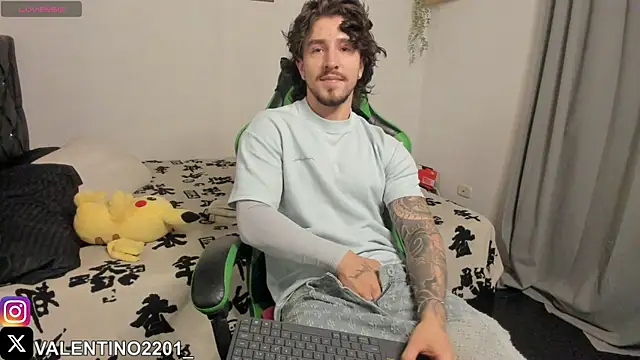 Snapshot of Valentino_Xander chatting on October 14, 1:12 am Valentino Xander online show from October 14, 1:12 am