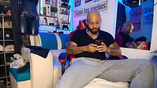 Leenar Key online show from February 28, 1:21 pm