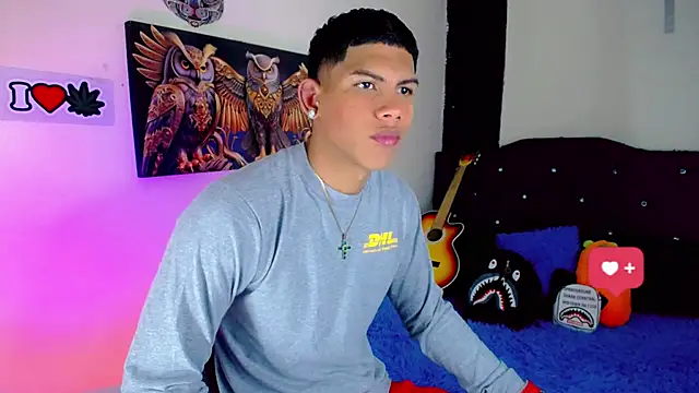 Snapshot of Damian_latinxxx chatting on January 18, 3:02 am Damian latinxxx online show from January 18, 3:02 am