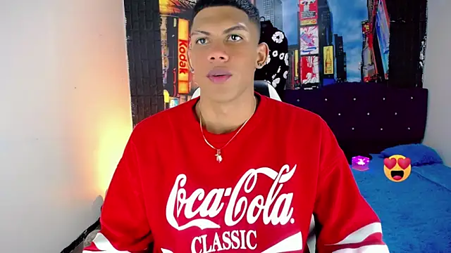 Snapshot of Damian_latinxxx chatting on December 6, 2:57 am Damian latinxxx online show from December 6, 2:57 am