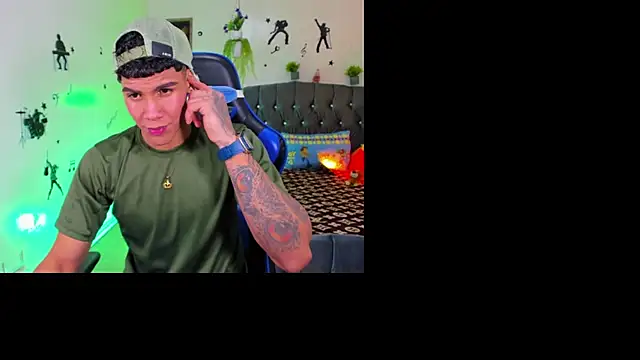 Snapshot of Damian_latinxxx chatting on September 13, 3:07 am Damian latinxxx online show from September 13, 3:07 am
