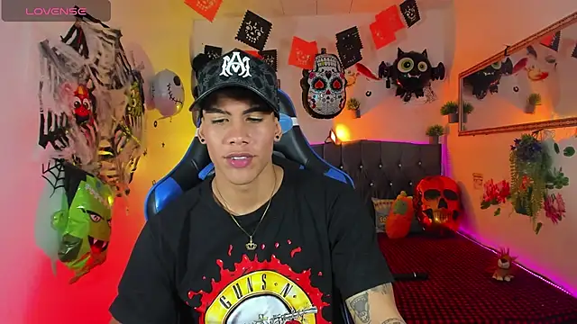 Snapshot of Damian_latinxxx chatting on October 8, 3:22 am Damian latinxxx online show from October 8, 3:22 am