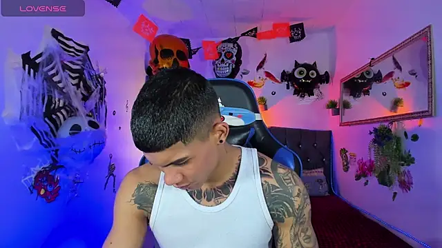 Snapshot of Damian_latinxxx chatting on October 13, 3:01 am Damian latinxxx online show from October 13, 3:01 am