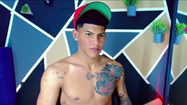 Snapshot of Damian_latinxxx chatting on February 23, 2:45 am Damian latinxxx online show from February 23, 2:45 am