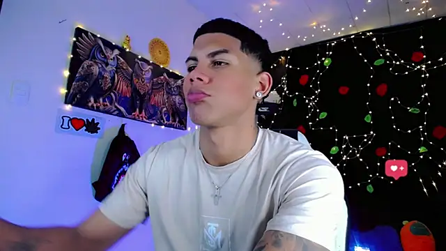 Snapshot of Damian_latinxxx chatting on January 7, 3:05 am Damian latinxxx online show from January 7, 3:05 am