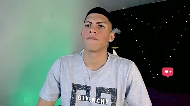 Snapshot of Damian_latinxxx chatting on December 12, 2:59 am Damian latinxxx online show from December 12, 2:59 am