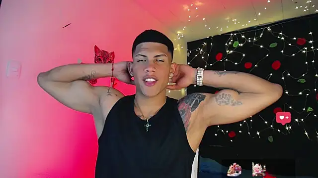 Snapshot of Damian_latinxxx chatting on December 19, 2:56 am Damian latinxxx online show from December 19, 2:56 am