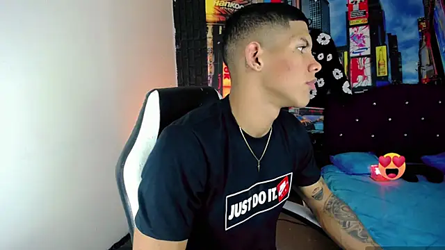 Snapshot of Damian_latinxxx chatting on December 4, 3:04 am Damian latinxxx online show from December 4, 3:04 am