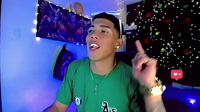 Snapshot of Damian_latinxxx chatting on December 31, 2:40 am Damian latinxxx online show from December 31, 2:40 am